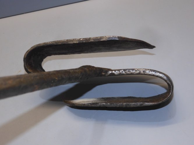 -OUTIL ANCIEN BROYEUR DE POMMES /POMMES de TERRE A COCHONS OUTIL PAYSAN forgé  D