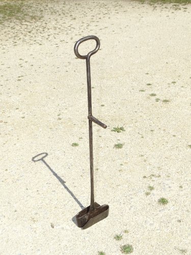 -OUTIL ANCIEN BROYEUR DE POMMES /POMMES de TERRE A COCHONS OUTIL PAYSAN forgé  D