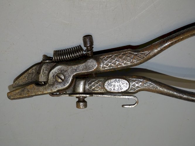 -OUTIL ANCIEN PINCE A AVOYER marque Allemande GERMANY COLLECTION VIEUX METIERS D