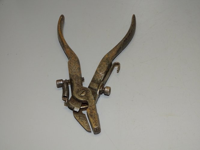 -OUTIL ANCIEN PINCE A AVOYER marque Allemande GERMANY COLLECTION VIEUX METIERS D