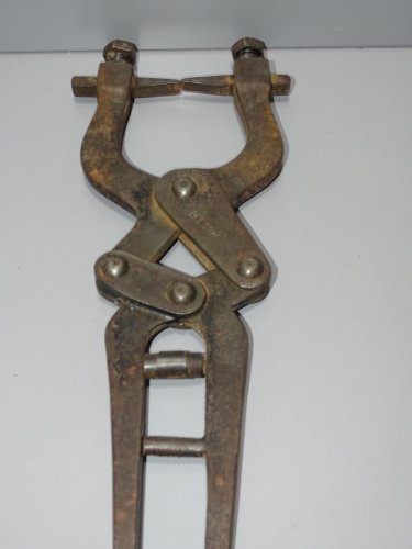 -OUTIL ANCIEN PINCE COUPE TUILE OUTIL POUR COUVREUR COLLECTION OUTILS ANCIENS  D