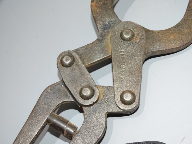 -OUTIL ANCIEN PINCE COUPE TUILE OUTIL POUR COUVREUR COLLECTION OUTILS ANCIENS  D