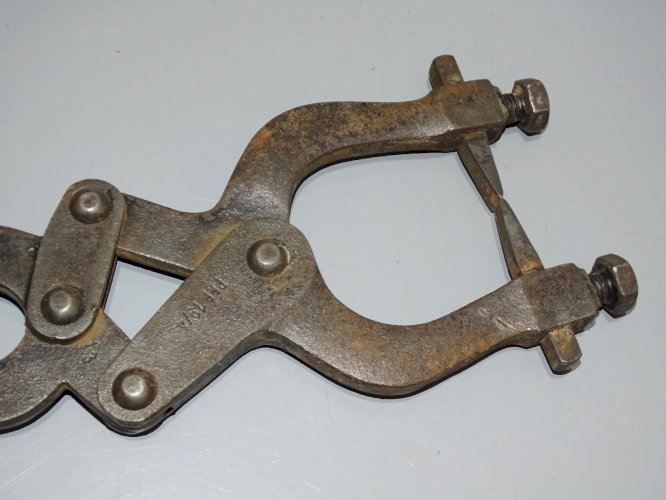-OUTIL ANCIEN PINCE COUPE TUILE OUTIL POUR COUVREUR COLLECTION OUTILS ANCIENS  D