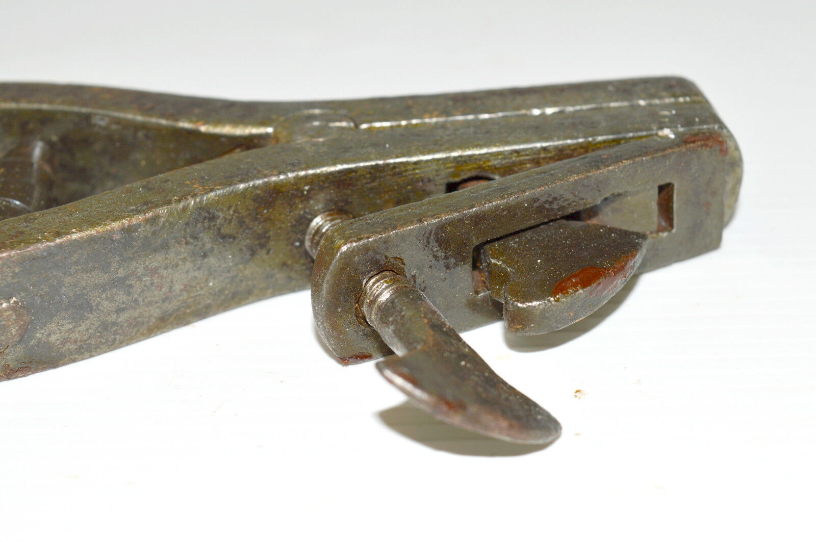 Pince Ancienne De Chapelier / Casse-noix En Fer - Pour Pièces Ou Réparation