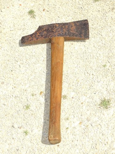 -OUTIL ANCIEN pour TAILLEUR de PIERRE  MANCHE CHENE COLLECTION   D