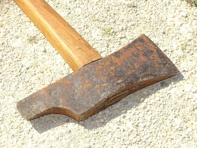 -OUTIL ANCIEN pour TAILLEUR de PIERRE  MANCHE CHENE COLLECTION   D