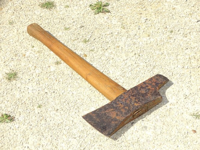 -OUTIL ANCIEN pour TAILLEUR de PIERRE  MANCHE CHENE COLLECTION   D