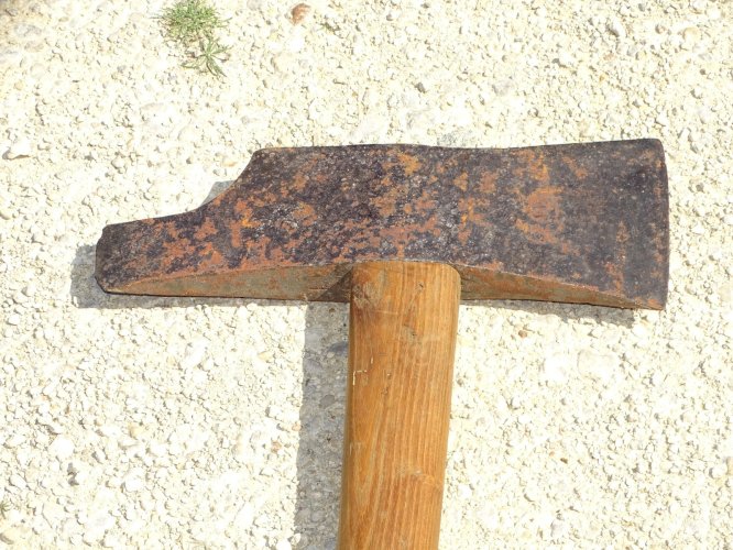 -OUTIL ANCIEN pour TAILLEUR de PIERRE  MANCHE CHENE COLLECTION   D