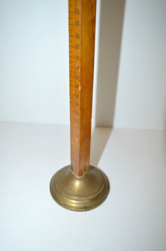 -OUTIL COUTURIERE ANCIEN BOIS et LAITON MARQUEUR OURLET JUPE ROBE COLLECTION XXe