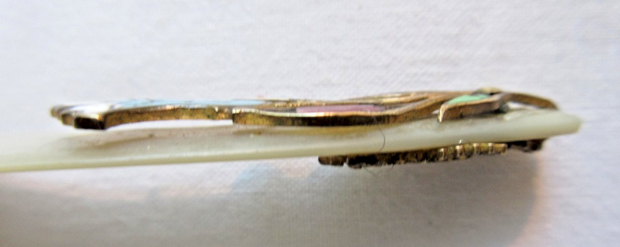 Ouvre lettre faisant marque-page, lame en nacre, déco laiton et émaux cloisonnés