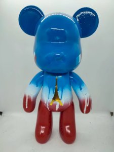 œuvre unique sur base dune sculpture dours en pvc signée PBS