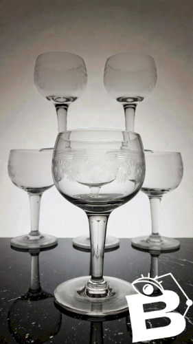 Page 4 of 8 9 verres à vin guillochés déb. XXème