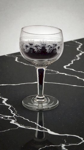 Page 4 of 8 9 verres à vin guillochés déb. XXème