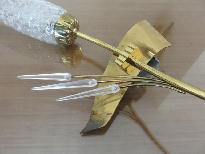 PAIRE APPLIQUES ARLUS ASYMETRIQUES LAITON, VERRE TEXTURE ET PERSPEX ANNEES 50 60