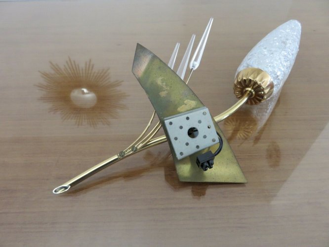 PAIRE APPLIQUES ARLUS ASYMETRIQUES LAITON, VERRE TEXTURE ET PERSPEX ANNEES 50 60