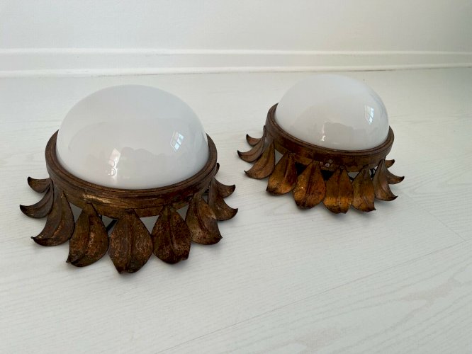 PAIRE APPLIQUES OU PLAFONNIERS  SOLEIL  EN METAL DORE ET OPALINE ANNEES 60 70.