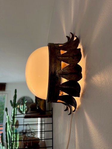 PAIRE APPLIQUES OU PLAFONNIERS  SOLEIL  EN METAL DORE ET OPALINE ANNEES 60 70.