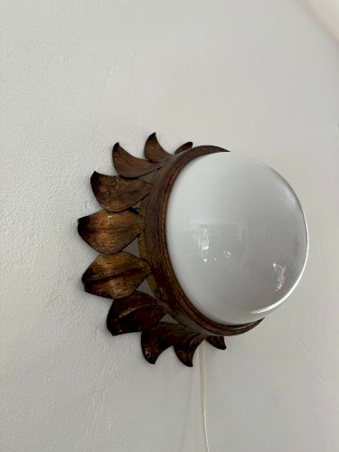 PAIRE APPLIQUES OU PLAFONNIERS  SOLEIL  EN METAL DORE ET OPALINE ANNEES 60 70.