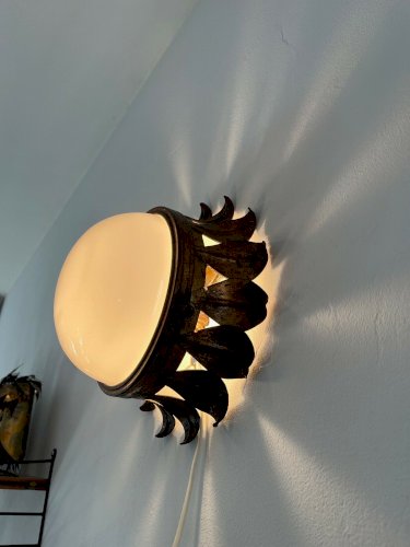 PAIRE APPLIQUES OU PLAFONNIERS  SOLEIL  EN METAL DORE ET OPALINE ANNEES 60 70.