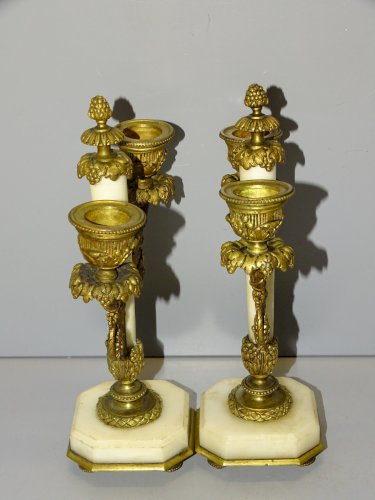 -PAIRE  BOUGEOIRS STYLE LOUIS XVI BRONZE et MARBRE JUS de GRENIER  déco TABLE