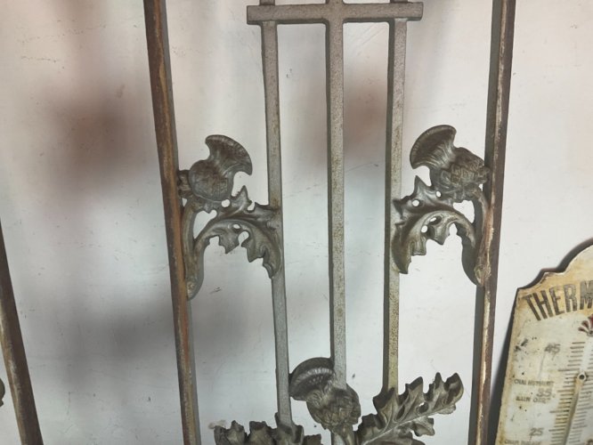Paire d Ancienne grille art nouveau décor de chardon , en fonte XIXéme