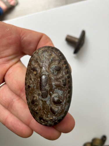 paire d' anciennes poignées olives de porte en fer forge