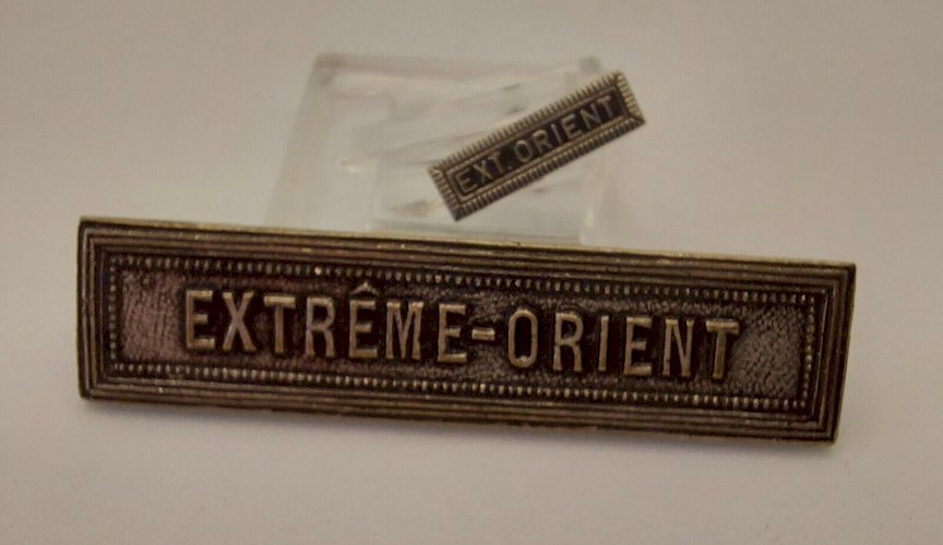 Paire d'agrafes, pour barrettes dixmude / médailles, Extrême Orient