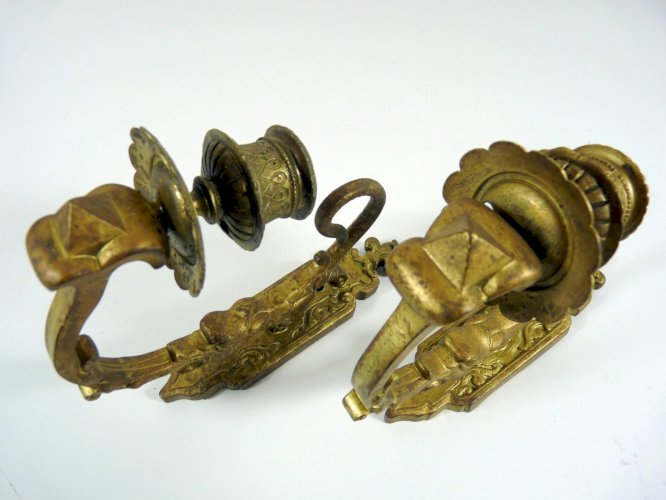 Paire d'anciennes appliques bronze sculpté XIX° décor dragons, signées G.H.