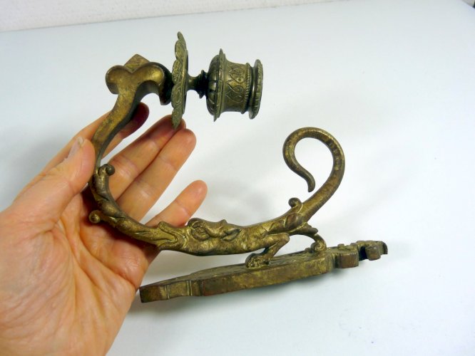 Paire d'anciennes appliques bronze sculpté XIX° décor dragons, signées G.H.