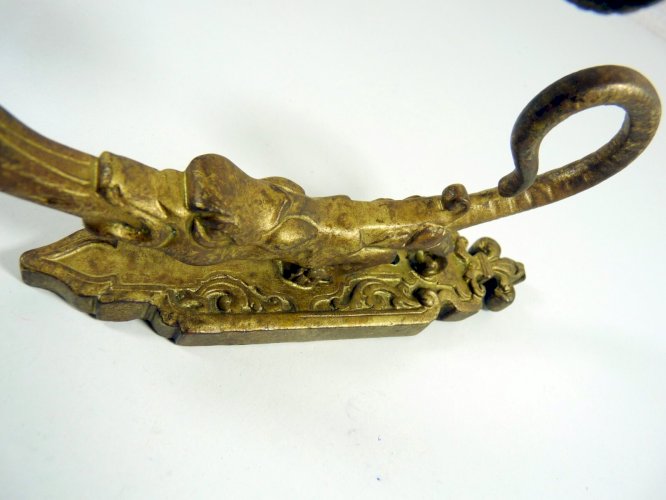 Paire d'anciennes appliques bronze sculpté XIX° décor dragons, signées G.H.