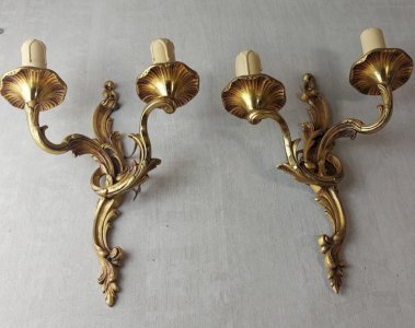 Pair of antique wall sconces, Louis XV rococo style, in gilded metal.