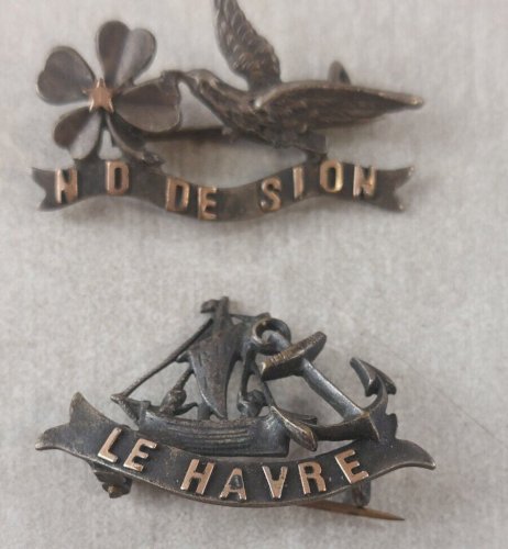 Paire danciennes broches religieuses, Notre Dame de Sion et Le Havre