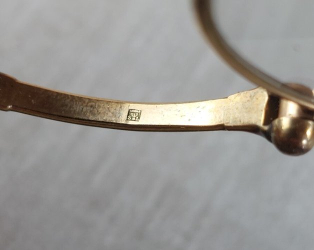 Paire danciennes lunettes pliantes / lorgnons, en plaqué or