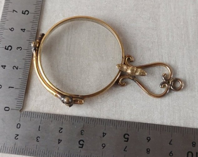 Paire danciennes lunettes pliantes / lorgnons, en plaqué or