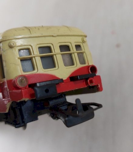 Paire d'anciennes remorques dont motorisée, autorail Picasso, Jouef en HO ^