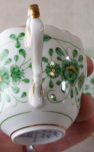 Paire d'anciennes tasses + sous tasses, en porcelaine, Alte Ranke Grün, Lindner