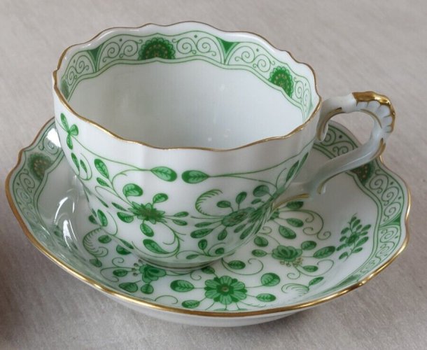 Paire d'anciennes tasses + sous tasses, en porcelaine, Alte Ranke Grün, Lindner