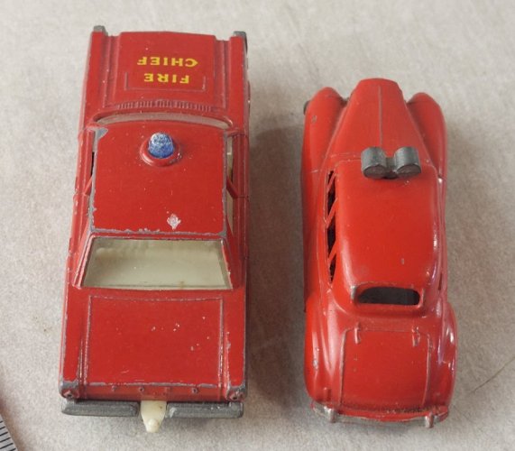 Paire danciennes voitures, Fire Chief Car + Ford Galaxie ^