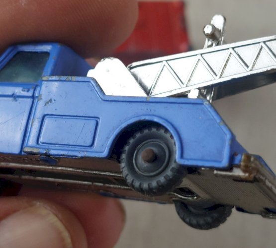 Paire danciennes voitures, Ford Thames Van + Ford F350 Truck, Husky ^