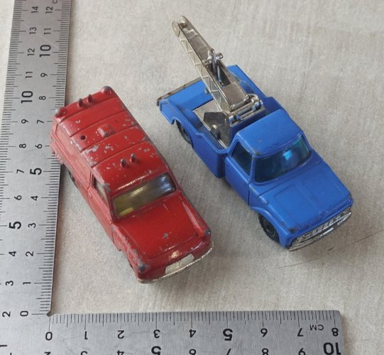 Paire danciennes voitures, Ford Thames Van + Ford F350 Truck, Husky ^