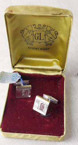 Paire danciens boutons de manchette, décor monogramme, en argent 800