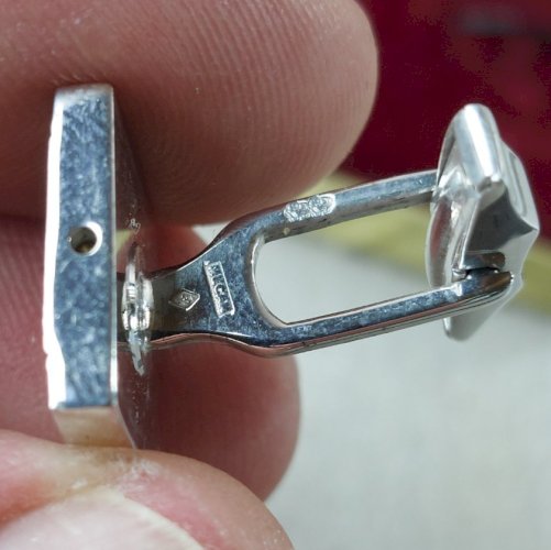 Paire danciens boutons de manchette, décor monogramme, en argent 800