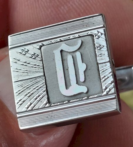 Paire danciens boutons de manchette, décor monogramme, en argent 800
