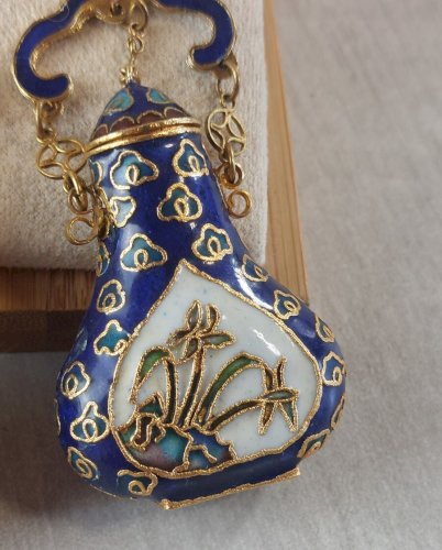 Paire danciens pendentifs, forme bouteille / vase, émail cloisonné, asiatique