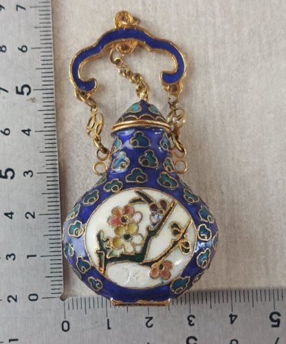 Paire danciens pendentifs, forme bouteille / vase, émail cloisonné, asiatique
