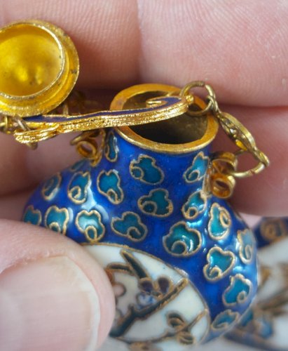 Paire danciens pendentifs, forme bouteille / vase, émail cloisonné, asiatique