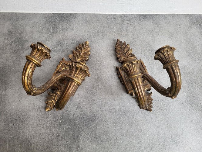 PAIRE D'APPIQUES A BOUGIE EN BOIS DORE