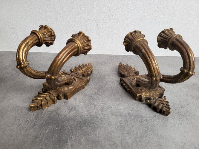 PAIRE D'APPIQUES A BOUGIE EN BOIS DORE