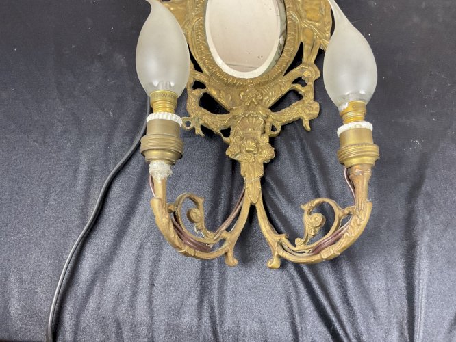 Paire d'appliques avec miroirs bisautés. Putti . Bronze. Napoléon III