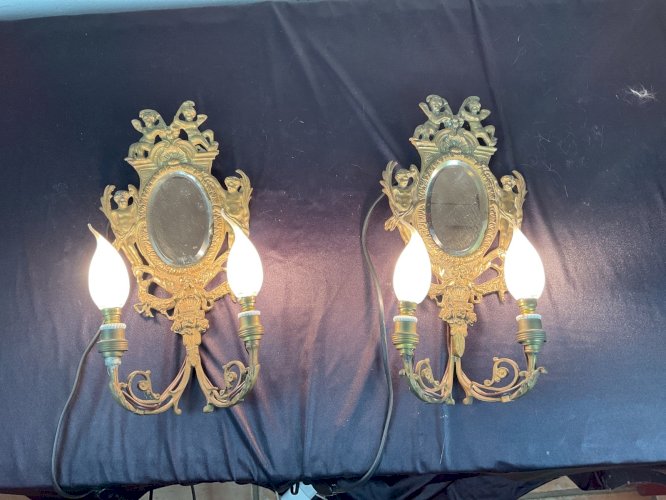 Paire d'appliques avec miroirs bisautés. Putti . Bronze. Napoléon III
